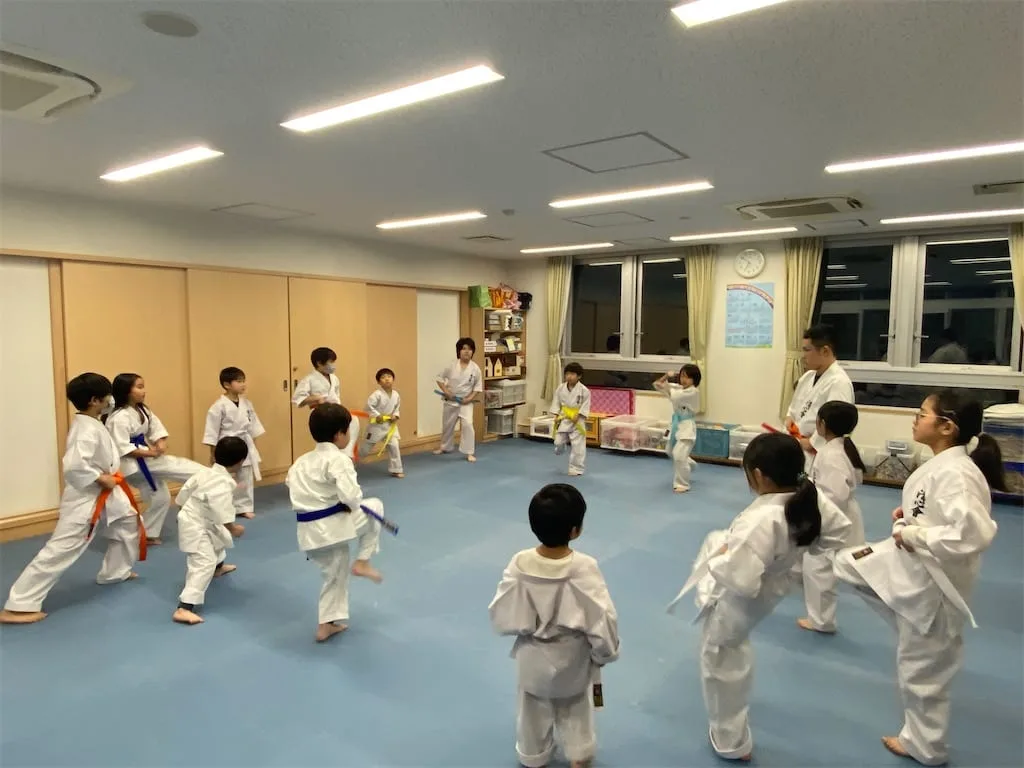 Practice session at the Higashi-Kariki Branch