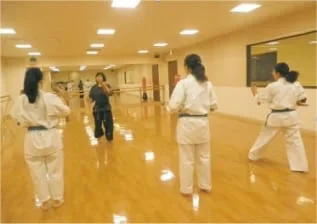 沖縄古武道・トンファーの指導(YouTube)